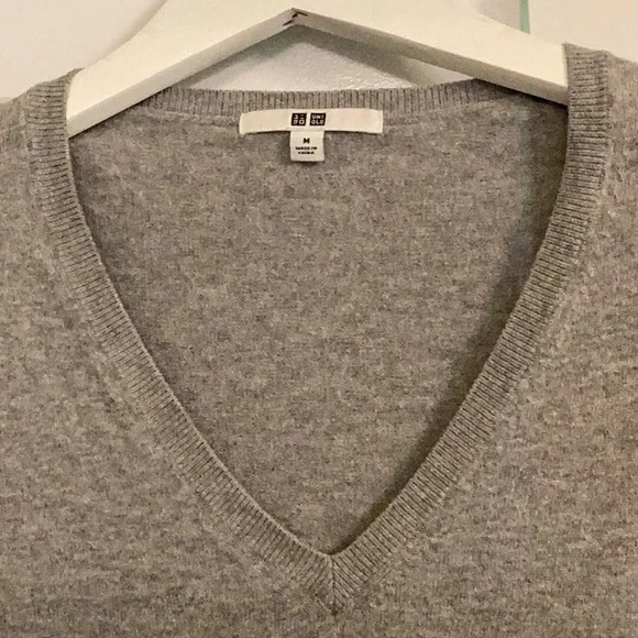 Sweater by UniQlo - Picture 3 of 3